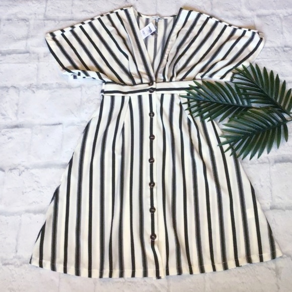 LAST ONE❗CHARLOTTE RUSSE Kimono Striped Midi Dress - Picture 4 of 8